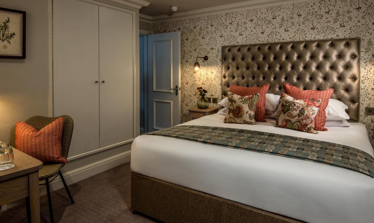 Отель The Millstone, Mellor Блэкберн Экстерьер фото A bedroom at The Swan