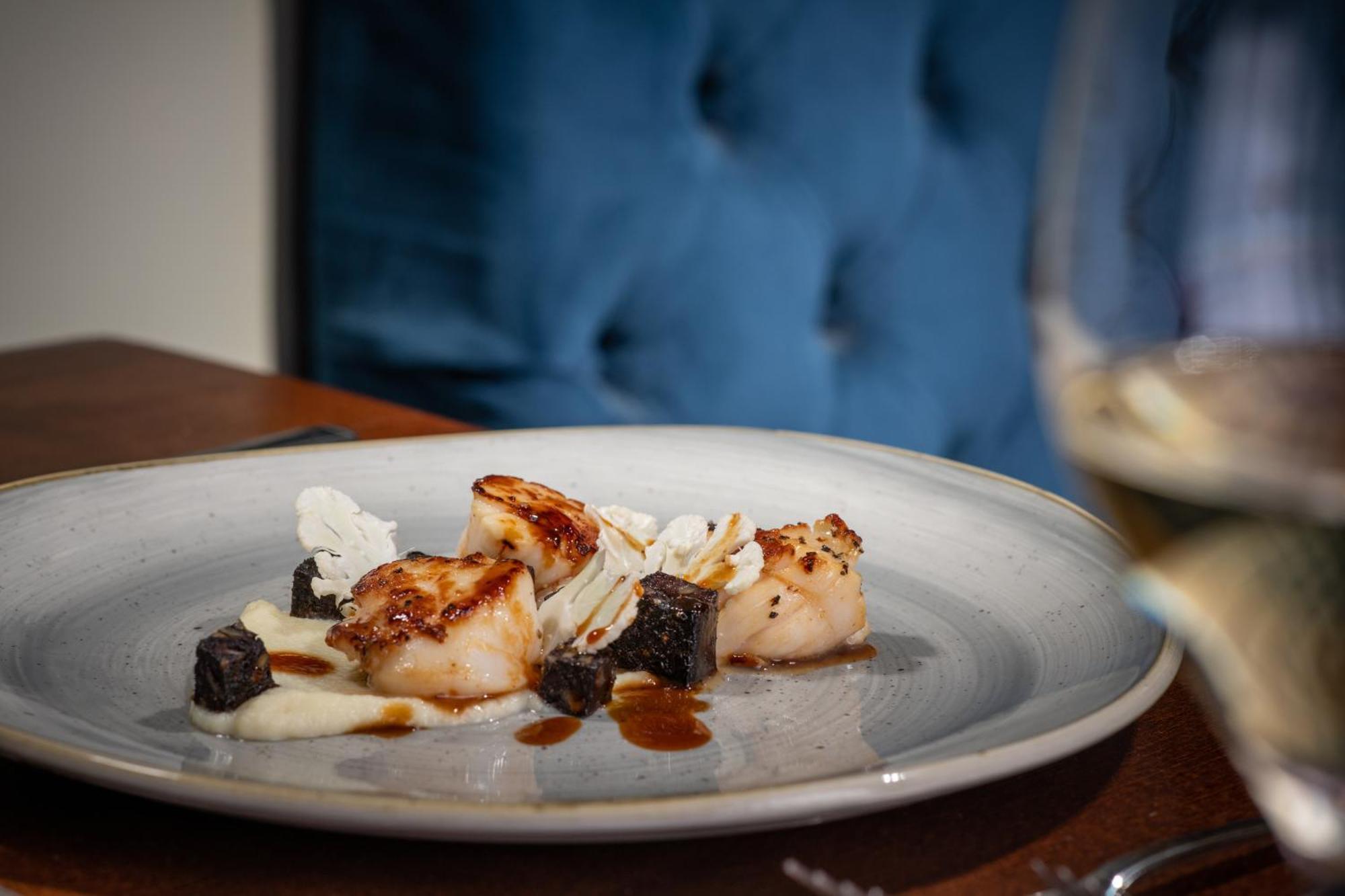 Отель The Millstone, Mellor Блэкберн Экстерьер фото Scallops with black garlic