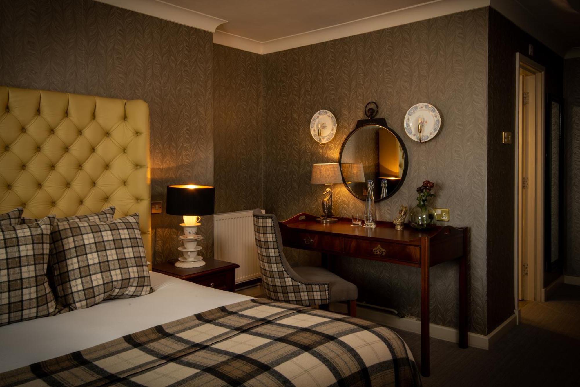 Отель The Millstone, Mellor Блэкберн Экстерьер фото A bedroom at the hotel