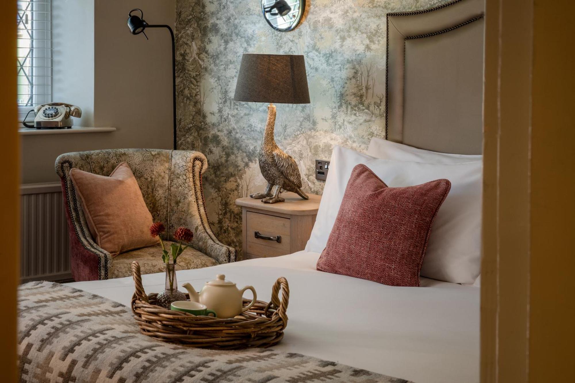 Отель The Millstone, Mellor Блэкберн Экстерьер фото The Swan Hotel, Northwood