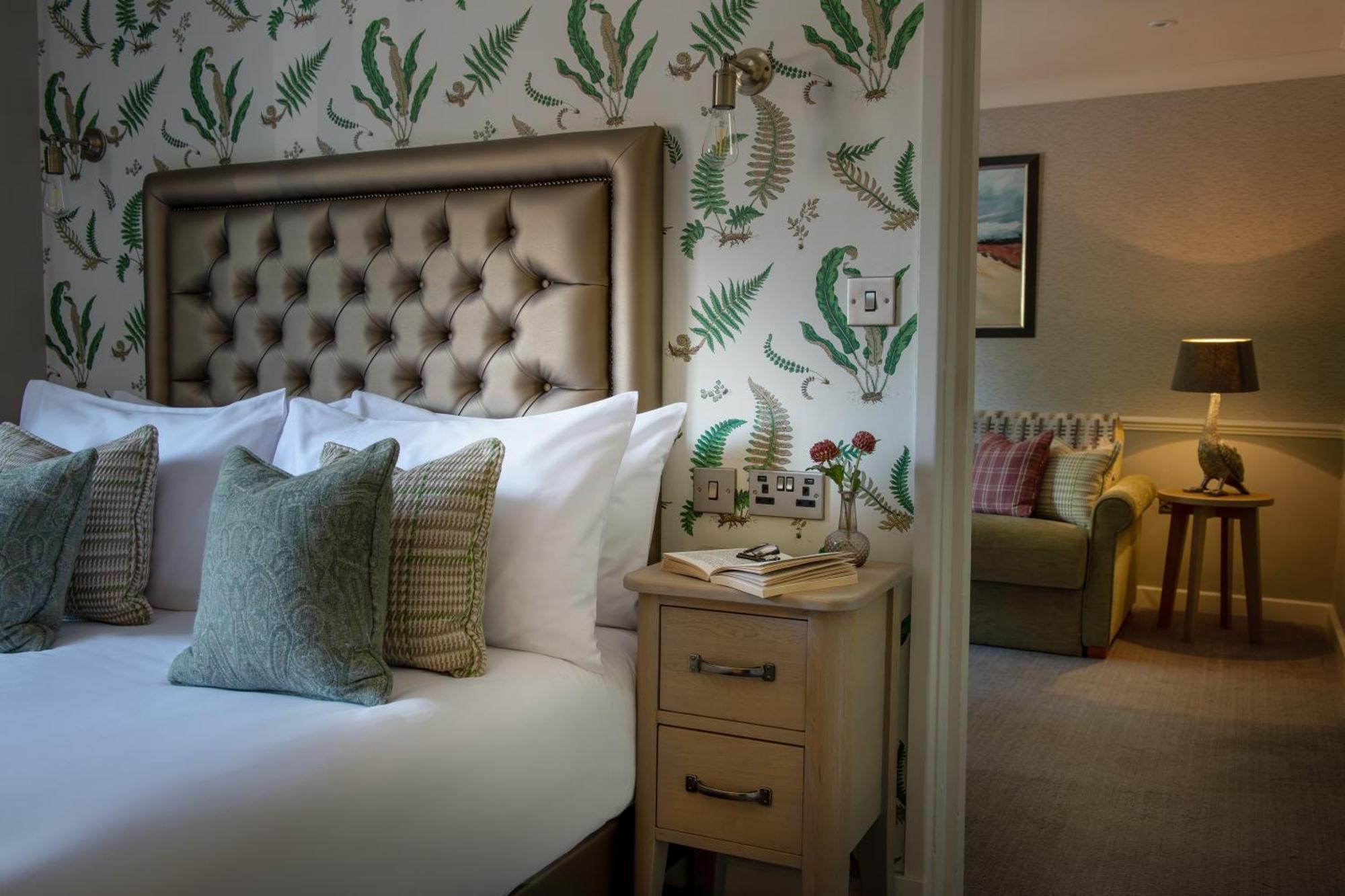 Отель The Millstone, Mellor Блэкберн Экстерьер фото A bedroom at The Swan