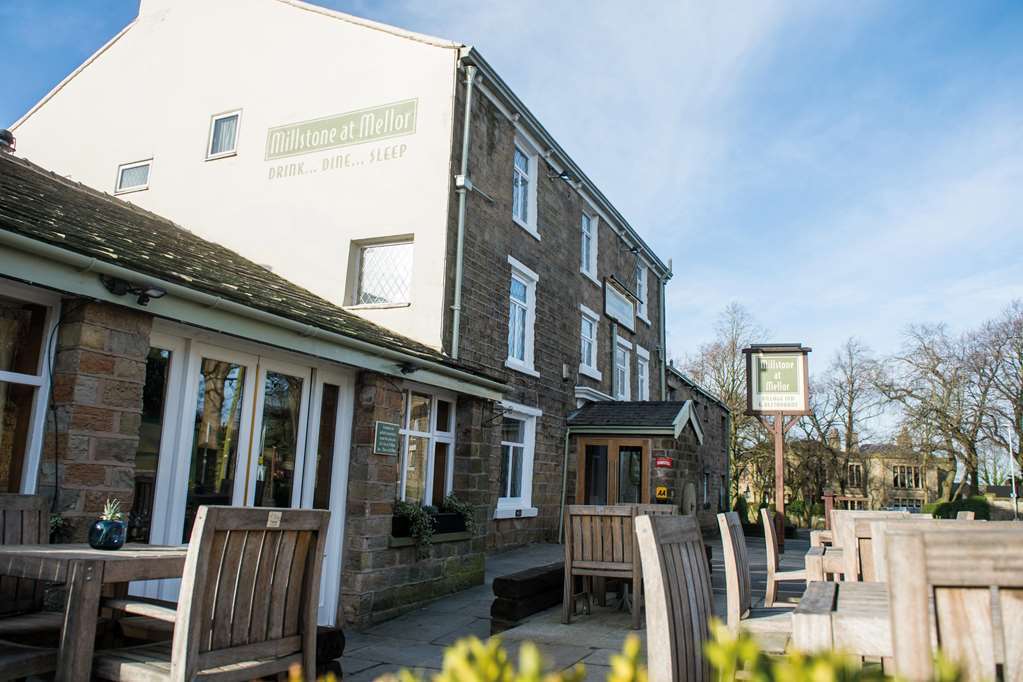 Отель The Millstone, Mellor Блэкберн Экстерьер фото The Green Man, 2015