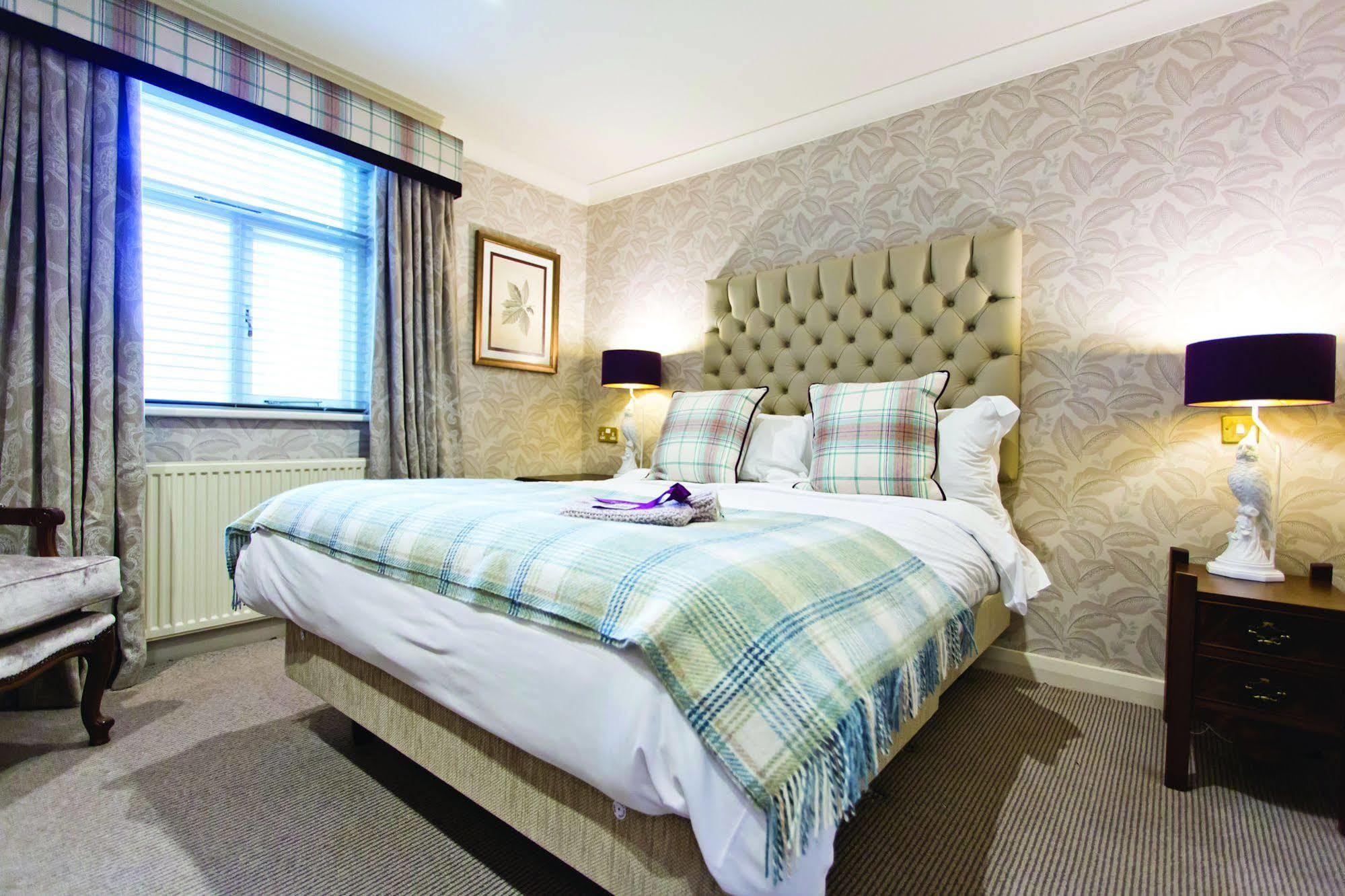 Отель The Millstone, Mellor Блэкберн Экстерьер фото A bedroom at the hotel